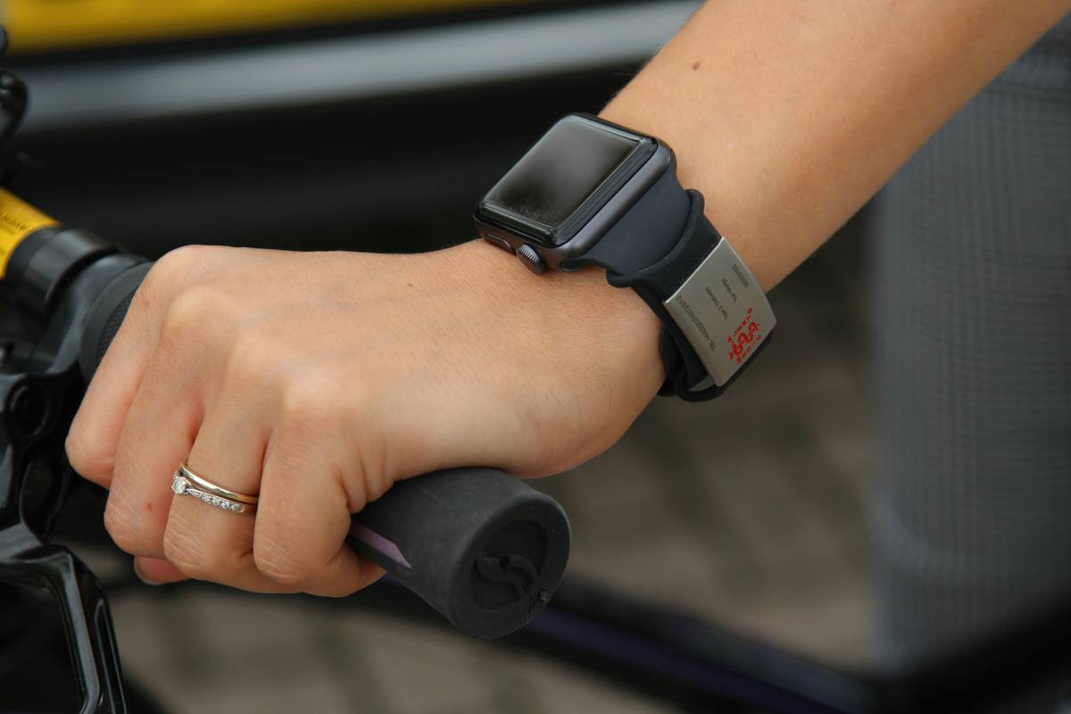 Top Calming Wearable Gear to Master Stress Management Apps in 2024