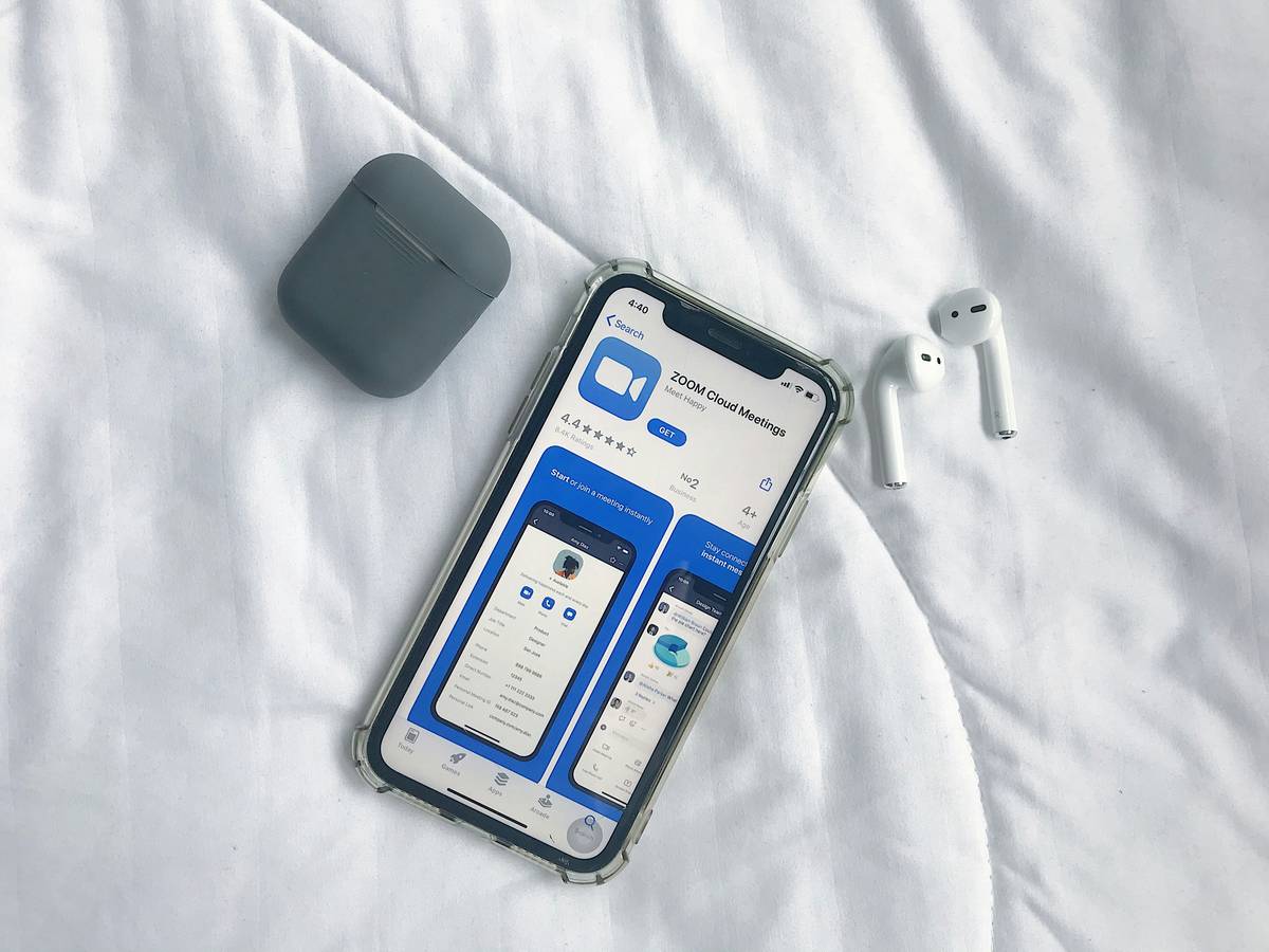 Infographic showing 60% of people experience daily stress