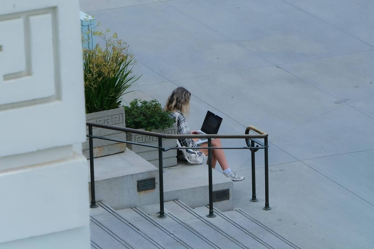 Infographic showing common causes of digital overload: Social media, work emails, multitasking.