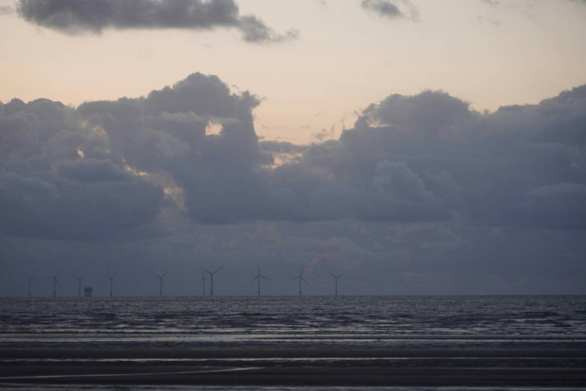 Diagram showing benefits of stress management apps like reduced anxiety and improved focus