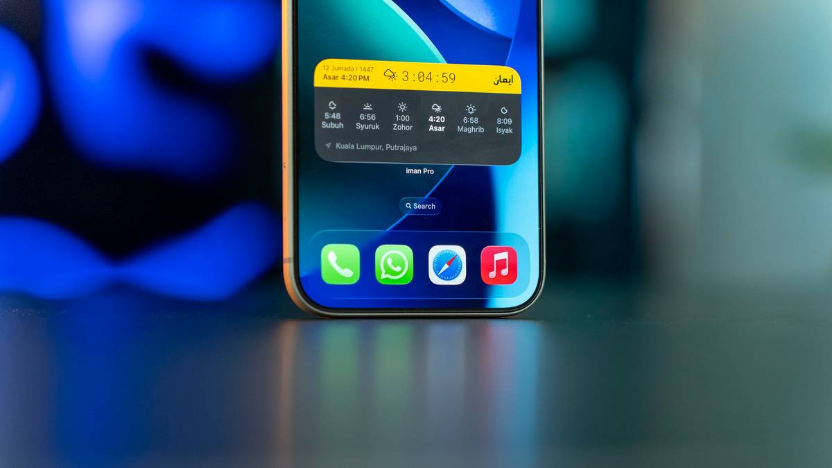 Screenshot showing the interface of a stress management app's tech comfort widget highlighting calming visuals and settings options