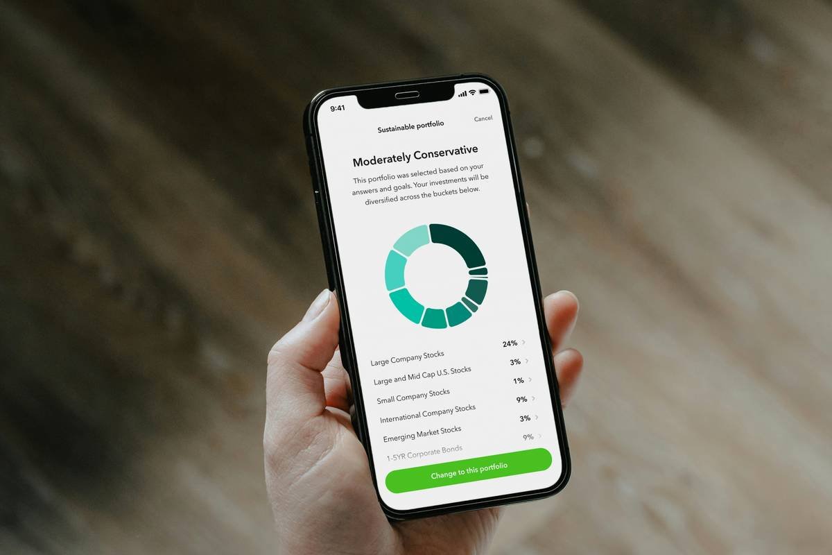 Bar chart comparing effectiveness of common relaxation techniques: Diaphragmatic Breathing (78% effective), PMR (72%), Mindfulness Meditation (65%), Guided Imagery (58%), Box Breathing (52%) based on 2023 meta-analysis