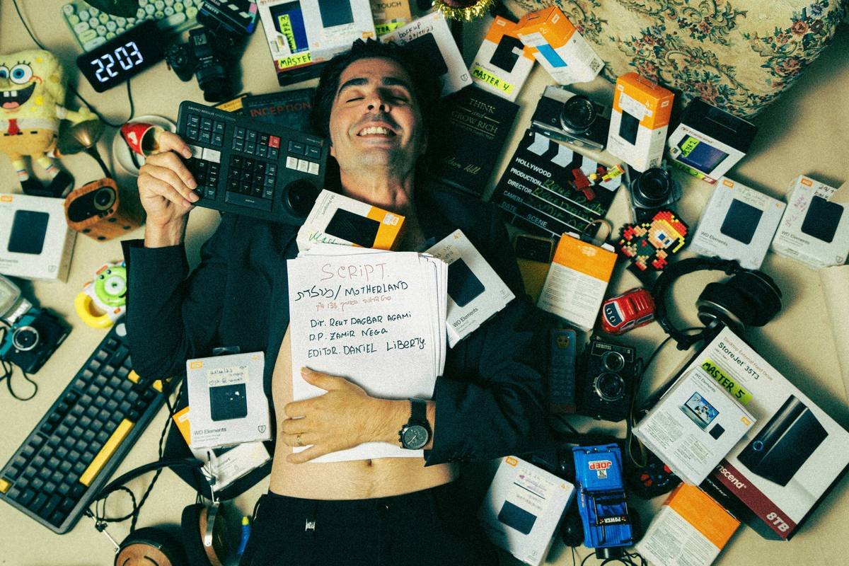 Bar chart showing correlation between daily screen time and cortisol levels: 1 hour = baseline, 3 hours = +12%, 5+ hours = +27%