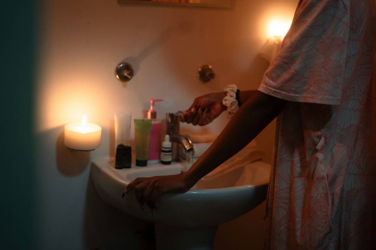 Infographic showing the stress cycle: chronic stress ➝ emotional reactivity ➝ poor decisions ➝ more stress vs. soft life strategies ➝ nervous system regulation ➝ clarity ➝ sustainable action