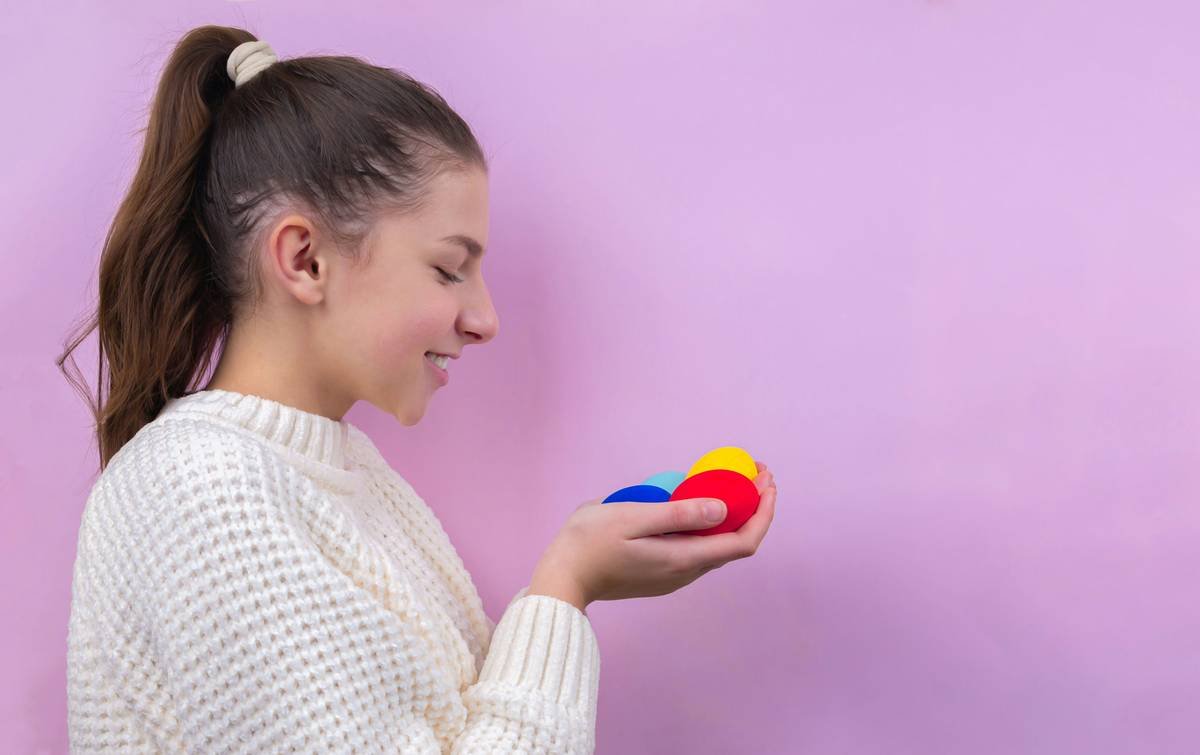Infographic comparing physical stress balls versus digital stress ball anxiety relief apps showing metrics on duration of relief, engagement depth, and cortisol reduction