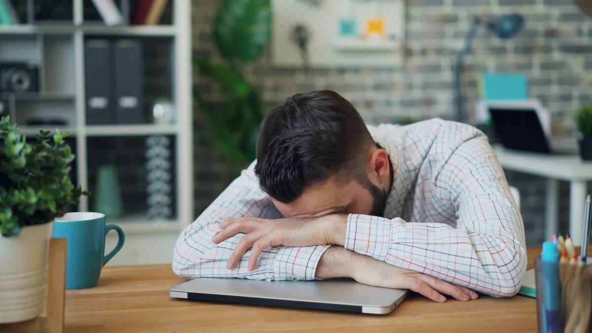 Woman using remote therapy app for stress on her phone during a work break